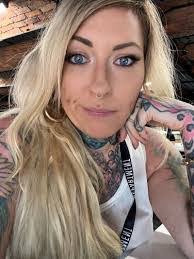 Molly Spence's Instagram, Twitter & Facebook