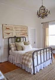 35 Rustic Farmhouse Bedroom Ideas For A Rustic Country Home Farmhousebedroomideas Ru Farmhouse Bedroom Decor Farmhouse Style Bedrooms Country Bedroom Decor