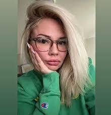 Karie Thomas's Instagram, Twitter & Facebook