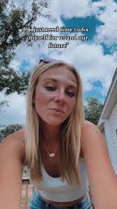 Kaytlin Smith's Instagram, Twitter & Facebook