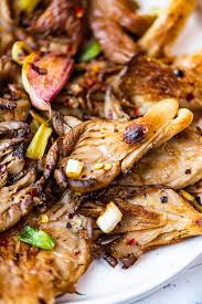 The only other i can think of would be a freshly picked young blewits, taste and texture are simmular, but 3) golden oyster golden oysters are a bright yellow color. Oyster Mushrooms Fried With Garlic And Green Onions Give Recipe