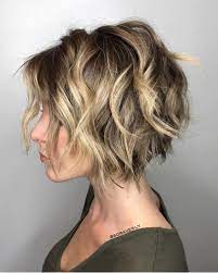 Choppy Brown Bob With Chunky Blonde Highlights Wavy Bob Hairstyles Hair Styles Messy Bob Hairstyles
