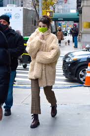 Born july 22, 1992) is an american singer, actress, and producer. Selena Gomez Zeigt Uns Wie Wir Die 3 Stiefel Trends Des Fruhlings Tragen Vogue Germany