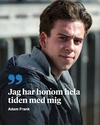 Han klev fram som en av J20-Sveriges bästa hockeymålvakter under våren. Men  bakom Adam Franks, 18, framgångar finns en mörk historia: 2023  misshandlades hans vän till döds. Länkar till intervju med Adam