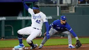 Jun 25, 2021 · the blue jays' bullpen squandered a solid outing from rookie starter alek manoah,. Guerrero Jr S Heroics Not Enough As Misplays Sink Blue Jays Vs Royals Sportsnet Ca