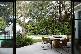 Elegant Minimalism In A Fashion Designer S Sydney Home Elegant Minimalism Architect Minimalism Interior