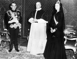 Here S Why Melania Trump Wore Black To Meet The Pope Princess Grace Grace Kelly Pope Pius Xii