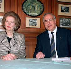 April 2013) war die erste premierministerin des vereinigten königreichs und die erste europäische frau, die als premierministerin fungierte. Thatcher Gegen Kohl Mein Gott Der Mann Ist So Deutsch Welt