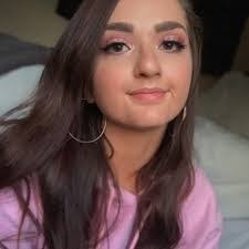 Amber Waldron's Instagram, Twitter & Facebook