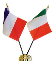 Le terme drapeau apparaît en france au xvi e siècle, en 1578, pour les enseignes des gens à pied 30. France Italie Double Amitie Table Drapeau Ensemble Eur 10 45 Picclick Fr