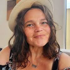 Amanda Hattaway's Instagram, Twitter & Facebook