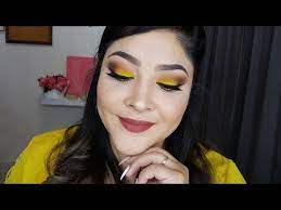 Maquillaje En Tono Amarillo Para Primavera Verano Celia Makeup Journal Bob Style Haircuts Makeup Trending Haircuts