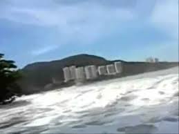 Indonesia was the first country to be seriously affected by the earthquake and tsunami created by the 2004 indian ocean earthquake on 26 december 2004, swamping the northern and western coastal areas of sumatra. Tsunami In Malaysia 26 12 2004 Youtube