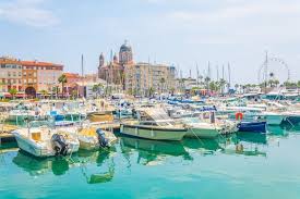 A unique spot in the var, just 30m away from anthéor beach and at the foot of the esterel massif. Saint Raphael Touristeninformation Fur Einen Top Urlaub