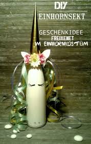 Diy Einhornsekt Sekt Im Einhornkostum Schon Verpackt Einhorn Geschenk Weinflaschen Basteleien Basteln Mit Flaschen