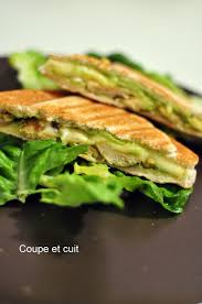 Croque Monsieurs Au Poulet Curry Et Guacamole Coupe Et Cuit Croque Monsieur Recettes De Cuisine Recette Croque Monsieur