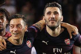 Arsenal 1 yıllık sözleşmesi bulunmasına rağmen bonservis vermeyecek olan fenerbahçe, futbolcunun yıllık kazancının da bir bölümünü i̇ngiliz ekibine ödetmeyi. Sead Kolasinac Seadk6 Twitter
