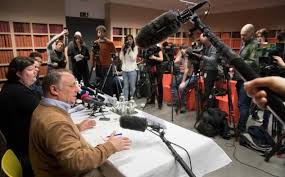 Hij is ervan overtuigd dat de tweede golf in belgië is begonnen. Hoe Marc Van Ranst En Co Het Coronadebat Domineerden De Standaard Mobile