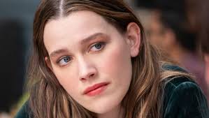Cool Victoria Pedretti 5 Things To Know About The Actress Playing Love In You Season 2 In 2020 Funny Shows On Netflix Netflix Victoria