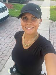 It's BACK!!!!!! Pembroke Pines Lights Up the Night again. The motivation I  needed! I can't wait! Last week I ran the Flamingo Greenway. It was pretty  nice. Who's in????