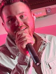 Amy Halbrooks's Instagram, Twitter & Facebook