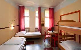 Zimmer bett krankenhaus lizenzfreies foto 11040520. Three Little Pigs Hostel Berlin Buchen Jugendherberge Kreuzberg