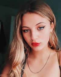 Stay up to date on emma schweiger and track emma schweiger in pictures and the press. Lidstrich Und Rote Lippen Emma Schweiger Fast Nicht Wiedererkannt