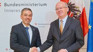 Medien zensuriert, gewalt gegen frauen ignoriert, rechtsextreme blätter finanziert. Ex Geheimdienstbeauftragter Fritsche Macht Fur Osterreich Eine Pause Vom Ruhestand