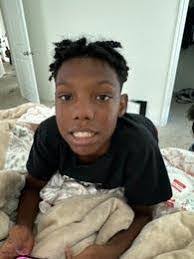 Davion Hollis's Instagram, Twitter & Facebook