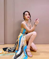 เรียกว่าสวยทุกยุคเชิญขุดได้เลย สำหรับพิธีกรร่างเล็ก แอร์ ภัณฑิลา ที่ก่อนหน้านี้มีการประชันรูปหน้าเก่ากลางรายการ ตกมันส์บันเทิง กันมา. P6octryog6cfgm