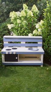 Bauen Sie Ihre Eigene Slush Kuche Aus Paletten Aus Bauen Eigene Ihre Matschkuche Paletten Sie Slu In 2020 Diy Outdoor Diy Furniture Couch Diy Furniture Table