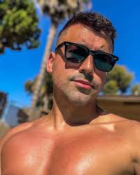 Your time is your most valuable possession” #london #uk 🇬🇧💂