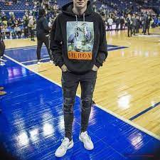 أبلغت زوجتي بأنني سألعب فترة أطول قليلا بعد إجراءات العزل العام هذه، لا أستطيع البقاء في المنزل، أبلغتها أنني سأبقى في الملاعب عامين أكثر. Sneakers The 10 Nike Air Max 97 Og Off White With Kevin De Bruyne On The Account Instagram Kevindebruyne Spotern