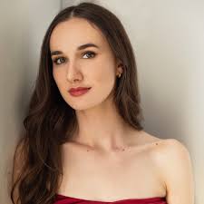 A huge congratulations to talented lyric soprano Emma McClean, who has been  awarded an Arts Excellence Award for 2024. Emma will be putting her award  towards post graduate study at the Royal