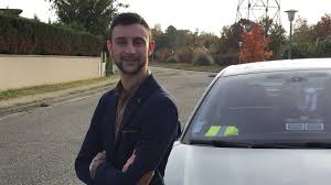 Gilets jaunes, casseurs à paris, mouvements sociaux, le modem réclame un tournant social, dette des hôpitaux, féminicides. Qui Sont Les Gilets Jaunes Qui Bloqueront Les Routes Girondines Le 17 Novembre
