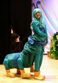 Alicia (mia wasikowska), una joven de 19 años, acude a una mansión victoriana para asistir a una fiesta de la alta sociedad. Caterpillar Stage Play Costume Google Search Halloween Disfraces Vestuario De Oruga Disfraces