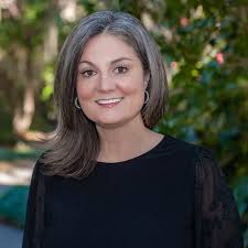 Leigh Roper's Instagram, Twitter & Facebook