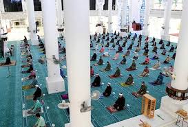 Panduan cara solat jumaat ini juga dipermudahkan dengan bacaan bahasa rumi untuk membantu sesiapa yang mengalami kesukaran. Pkp Pelaksanaan Solat Sunat Aidilfitri Ditetapkan Semula Di Selangor Astro Awani