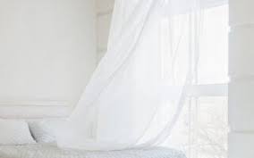 koele slaapkamer in de zomer zo pak je het aan witte slaapkamer slaapkamer raamdecoratie