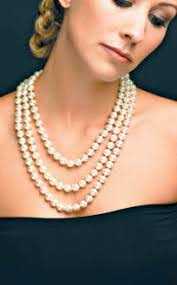 Leah Bowe's Instagram, Twitter & Facebook