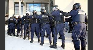 Τραυματιστηκε απο επιθεση αγνωστων στα εξαρχεια. Ayth Einai H Omada D El T A Poy 8elei Na Epanaferei O Proedros Ths Nd Pics Reader Gr