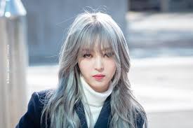 Moonbyul is the main rapper of mamamoo. Koreaboo On Twitter Mamamoo S Moonbyul Attempts To Rescues Suicidal Fan On Her Fan Cafe Read More Https T Co 4lcxnupozp