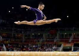 A trave talvez seja a prova mais difícil da ginástica artística feminina. Pin Em Pes Descalcos