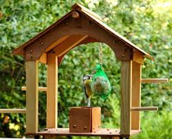 Comment Faire Une Belle Mangeoire A Oiseaux Mangeoire Oiseau Mangeoire Oiseaux