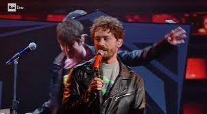 They made their debut in 2010 with the extended play, welfare pop. Sanremo 2021 Abiti Lo Stato Sociale Serata Finale Festival Stilista Look
