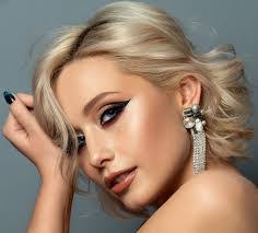 Debora Cortes's Instagram, Twitter & Facebook