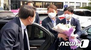 권영진, 백신이 해외 직구 상품인가? ëŒ€êµ¬ ì°¾ì€ ìœ¤ì„ì—´ì— ê¶Œì˜ì§„ ëŒ€êµ¬ ë°©ë¬¸ í™˜ì˜í•©ë‹ˆë‹¤ ë‰´ìŠ¤1