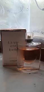 Du 16 janvier 2006 au 10 août 2007, un nouveau générique de fin fait son apparition : La Vie Est Belle Lancome