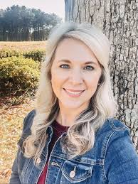 Amy Wing's Instagram, Twitter & Facebook