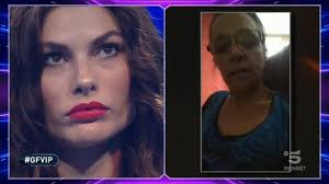 L'imprenditore e belén infatti sono stati fotografati mentre si. Mae Que Abandonou Brasileira Do Big Brother Italia Surge Em Programa E Causa Polemica Bbb Extra Online